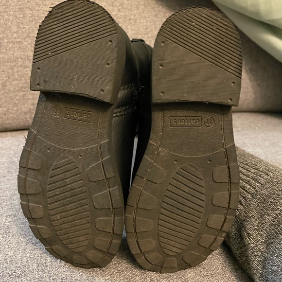 Carter’s Boots - Picture 2 of 4